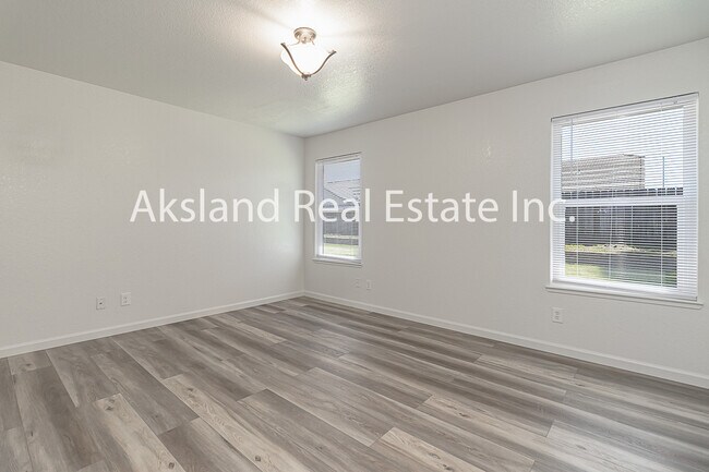 Building Photo - 5124 Tewkesbury Way