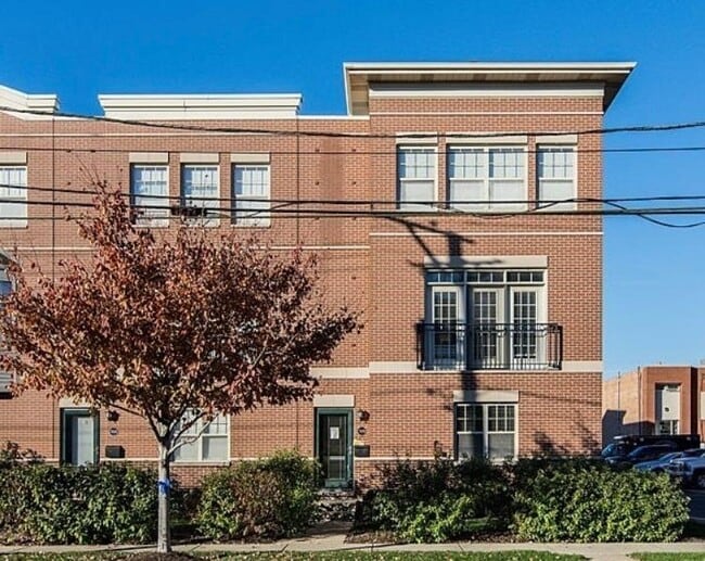 Primary Photo - 7426 W Fullerton Ave