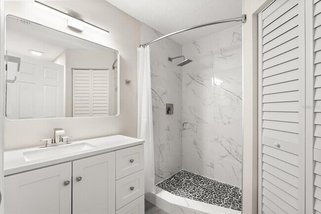 Building Photo - 2592 Grassy Point Dr