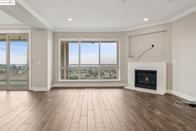Building Photo - 6733 Skyview Dr