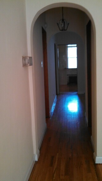 Hallway - 6307 n Wayne ave