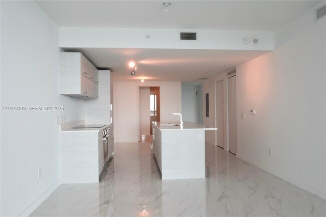 Building Photo - 650 NE 32nd St