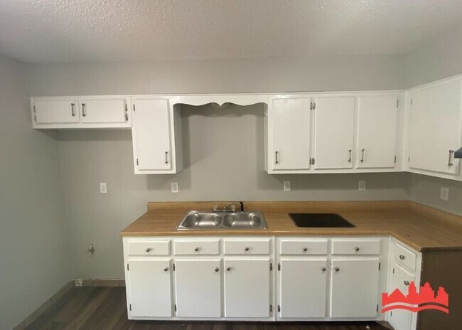 Building Photo - 3645 Carroll Dr