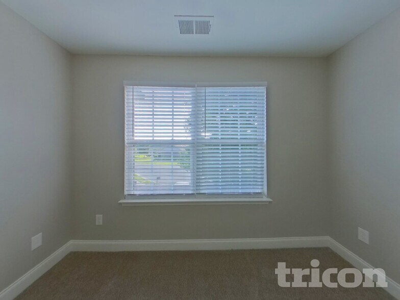 Building Photo - 1814 Woods Ln