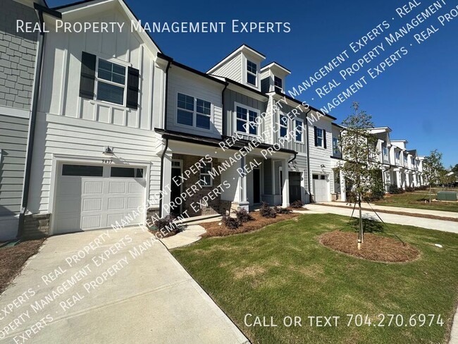 Building Photo - Modern 3BR/2.5BA Townhouse in Charlotte!