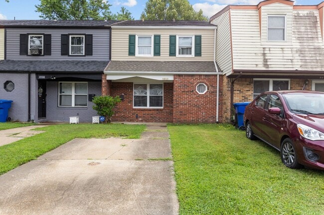 Primary Photo - Townhouse for Rent in Virginia Beach!