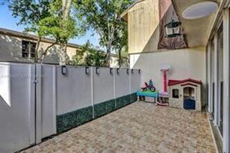 Building Photo - 833 NW 81st Ave