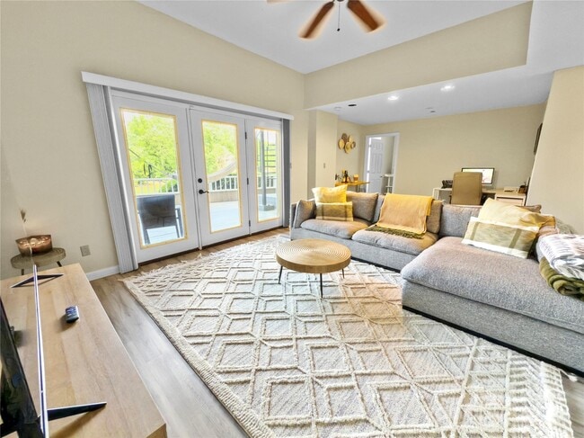 Building Photo - 9808 Emerald Point Dr