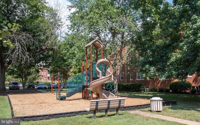 Building Photo - 6603 E Wakefield Dr