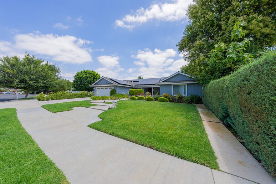 Building Photo - 7852 Bobbyboyar Ave