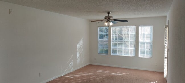 Building Photo - Lexington Place - 1615