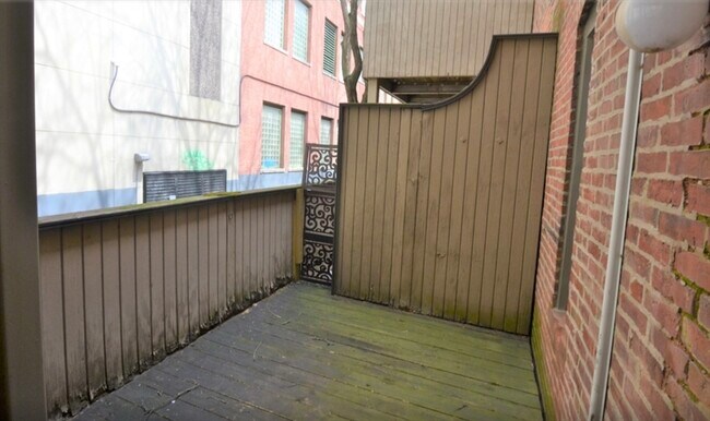 Building Photo - 67 St Germain St