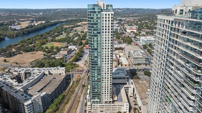 Building Photo - 300 Bowie St