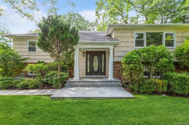 Building Photo - 2 Merion Dr