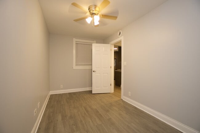 Building Photo - 2647 N Sacramento Ave