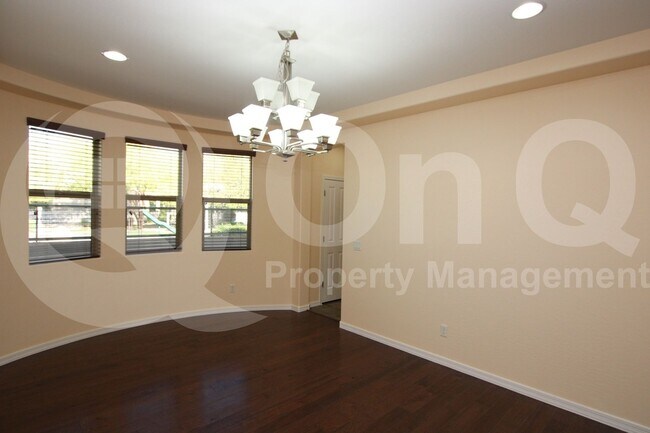 Building Photo - 1465 E Ibis St