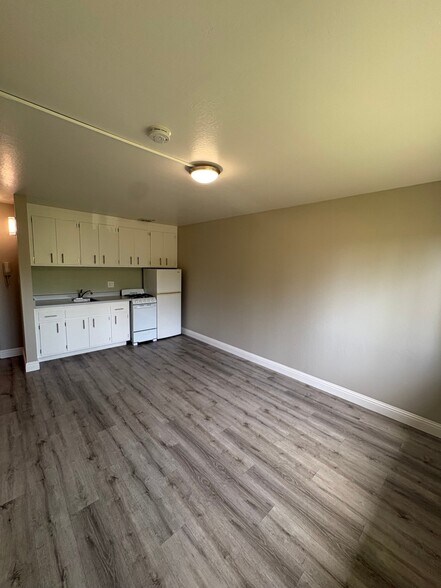 Building Photo - 5499 Claremont Ave