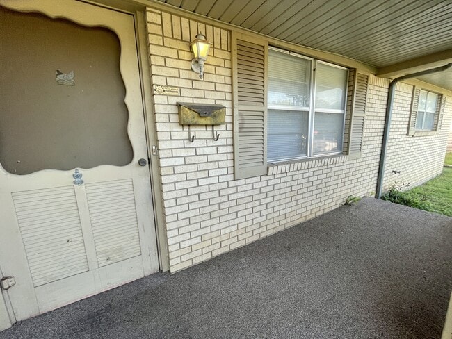 Building Photo - 905 Cottonwood St