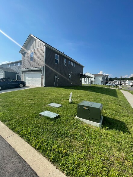 Building Photo - 1525 Ashgrove Pl