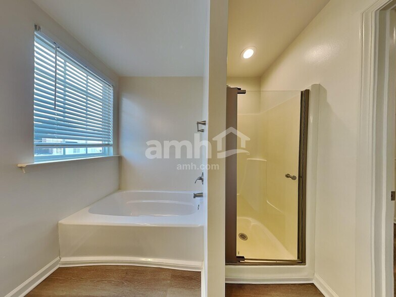 Building Photo - 415 Caperton Way