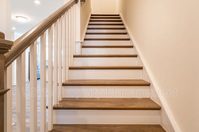 Building Photo - 1556 Cedar Tree Dr