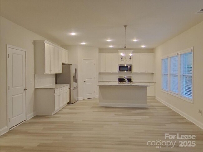 Building Photo - 137 Queenshall Rd