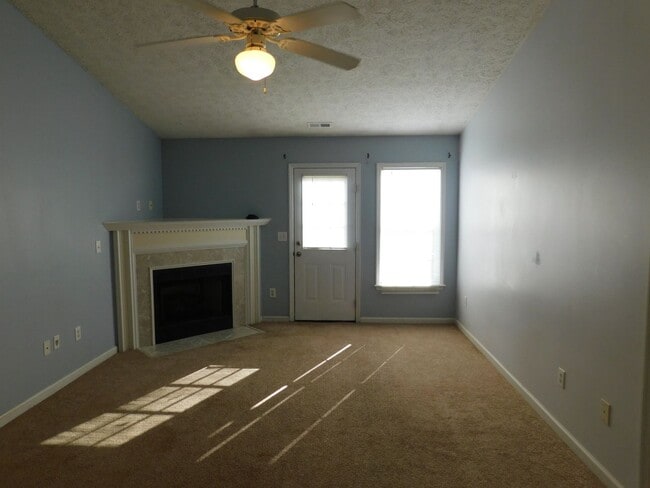 Building Photo - Location, Location, Location!!