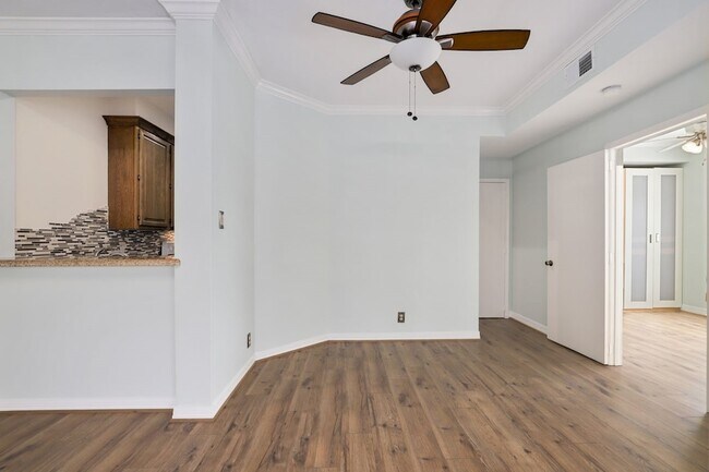 Building Photo - 2209 S Braeswood Blvd