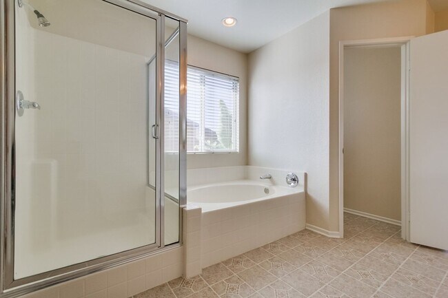 Building Photo - Gorgeous 4 Bedroom Santa Fe Hills Home With a Pool!