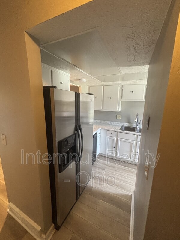 Building Photo - 10 King Arthur Ct