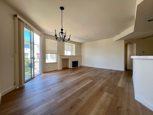 Building Photo - Gorgeous 2 Bd 2 Ba Unit in Redwood Shores