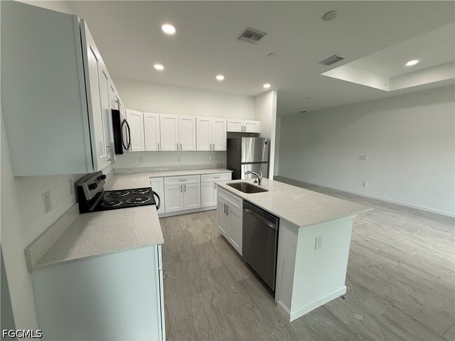 Building Photo - 847 Genoa Ave S