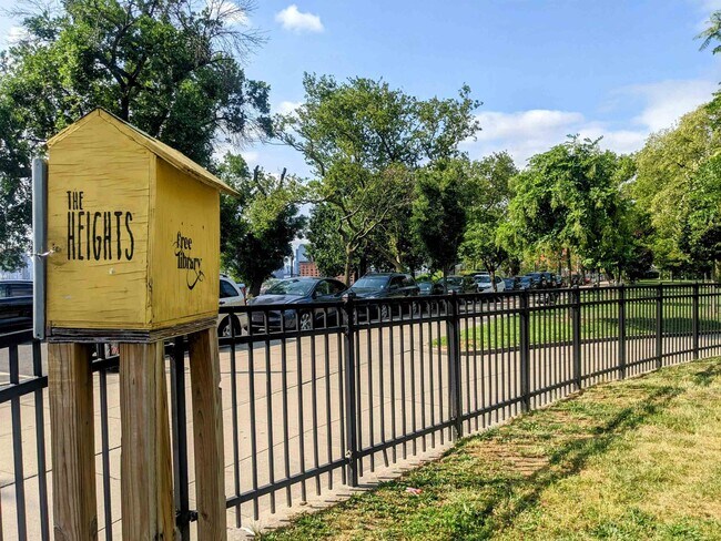 Building Photo - 96 Bowers St