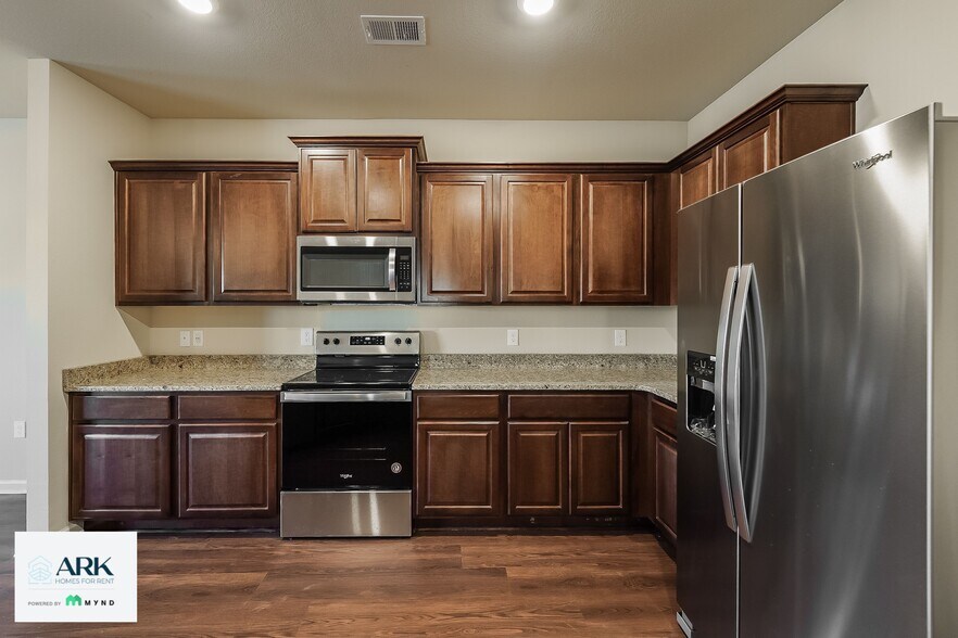 Building Photo - 450 Clover Cir