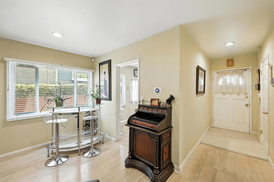 Building Photo - 22101 Buenaventura St