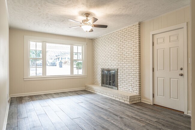 Building Photo - 160 W Delaware Ave