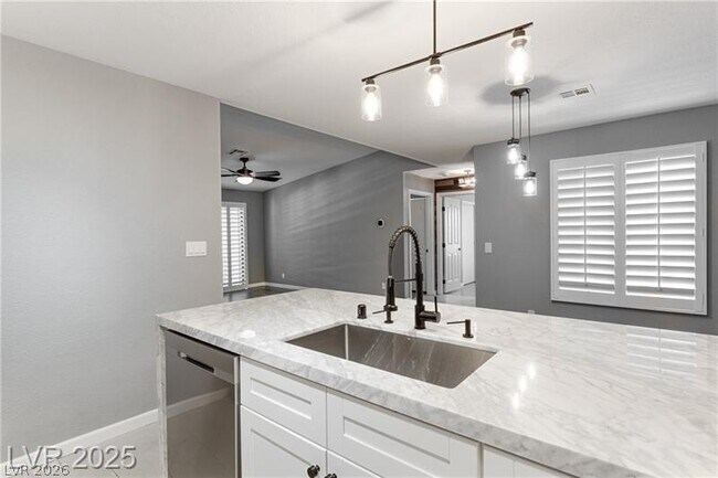 Building Photo - 2629 S Durango Dr