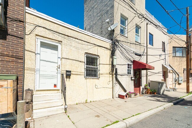 Building Photo - 1635 Passyunk Ave