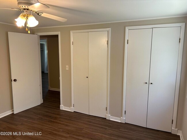 Building Photo - 3464 S Red Banks Rd