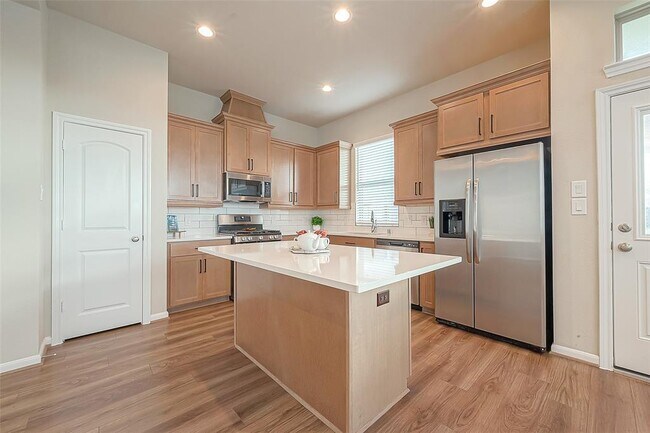 Building Photo - 8700 Laurel Crest Dr