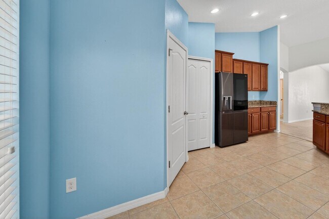 Building Photo - 13128 Royal Pines Ave