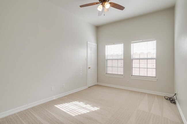 Building Photo - Amazing Town Home in Arlington Heights- West Fort Worth Living- 3 Bed, 2.5 Bath- 76107