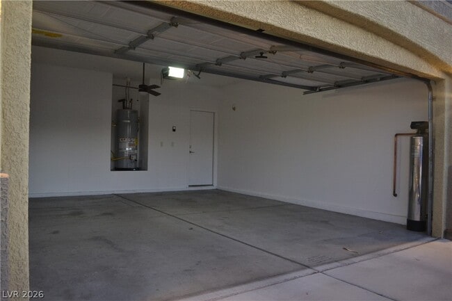 Building Photo - 6235 Shamrock Lake Ave