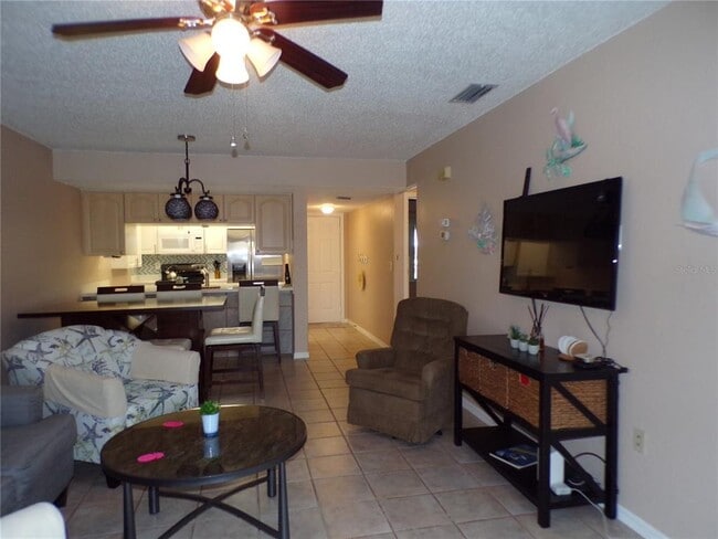 Building Photo - 4016 Oakview Dr