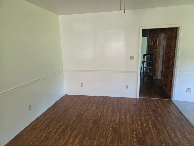 Building Photo - 5648 Cheney Rd