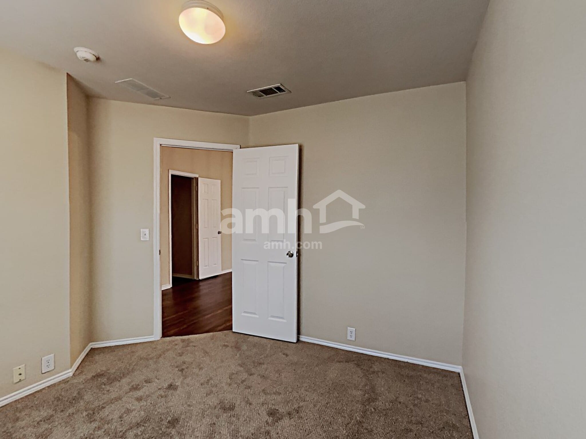 Building Photo - 3002 Marigold Dr