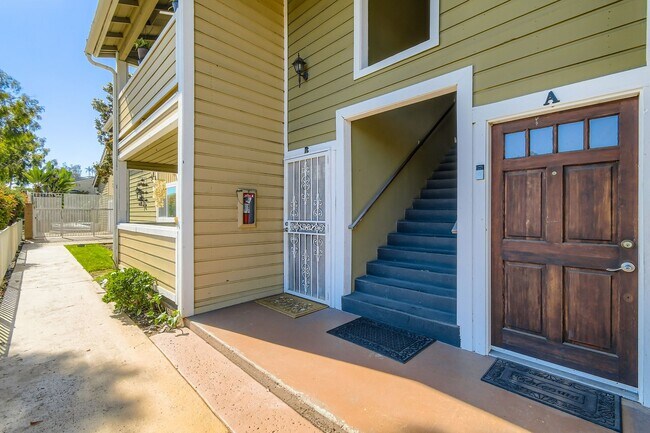 Building Photo - MOVE IN SPECIAL  $1000 FOR FIRST MONTH!!!!  Spacious 3BR in Chula Vista – Renovated Kitchen, Priv...