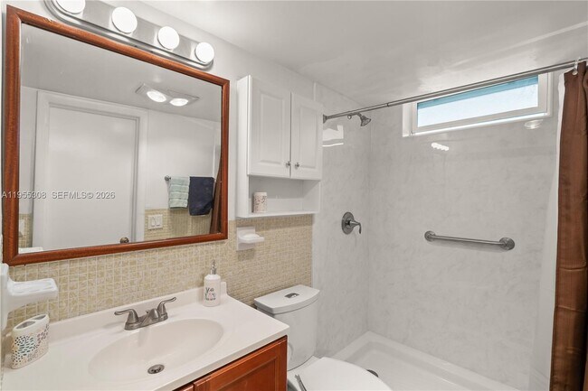 Building Photo - 2861 Leonard Dr