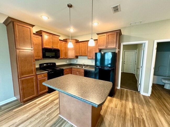 Building Photo - 2225 Cedarbrook Ct