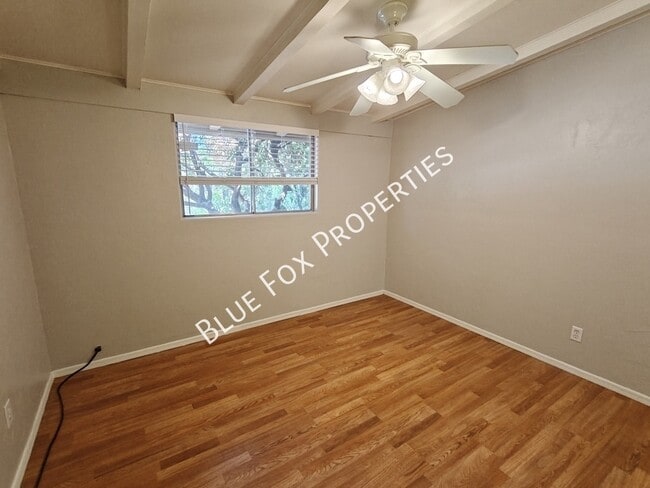 Building Photo - 5901 N Oracle Rd